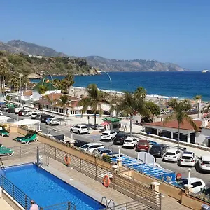 apartamentos-nerja-bahia.es-andalucia.com/